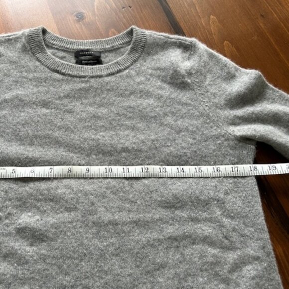 100% Cashmere Crew Neck Sweater Size Small - Picture 5 of 7